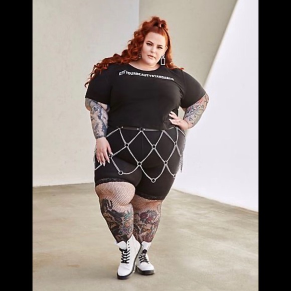 Fashion To Figure Black “EYBS” Graphic Crop Tee 2X - Picture 13 of 16